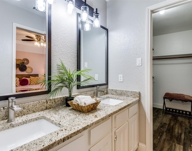 529 Essex Place - Photo Thumbnail 14