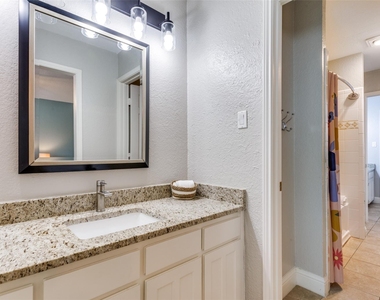 529 Essex Place - Photo Thumbnail 17