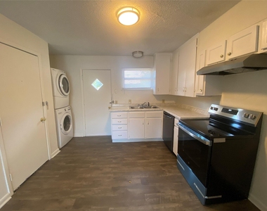 1701 Longview Street - Photo Thumbnail 5