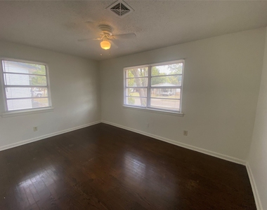 1701 Longview Street - Photo Thumbnail 8
