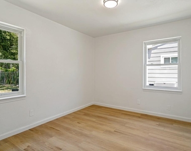 748 Oak Drive - Photo Thumbnail 8