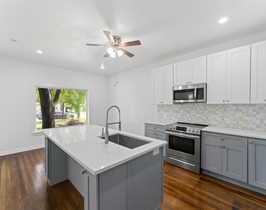 2405 Monroe Street - Photo Thumbnail 9