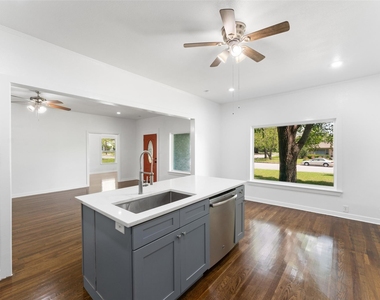 2405 Monroe Street - Photo Thumbnail 7