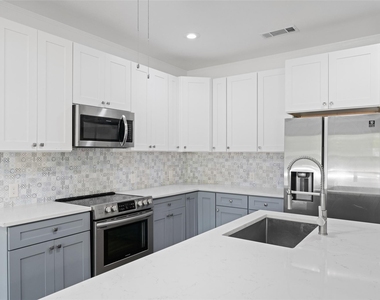 2405 Monroe Street - Photo Thumbnail 8
