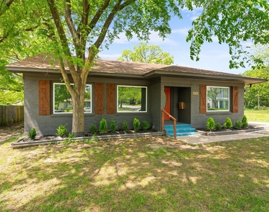2405 Monroe Street - Photo Thumbnail 2