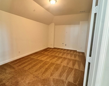 1013 Tullow Drive - Photo Thumbnail 27