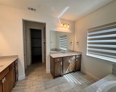 1013 Tullow Drive - Photo Thumbnail 20
