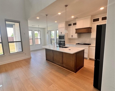 1013 Tullow Drive - Photo Thumbnail 9