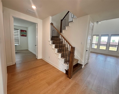 1013 Tullow Drive - Photo Thumbnail 8