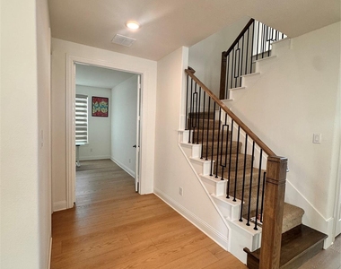 1013 Tullow Drive - Photo Thumbnail 7