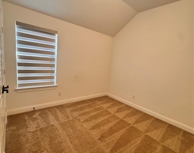 1013 Tullow Drive - Photo Thumbnail 33