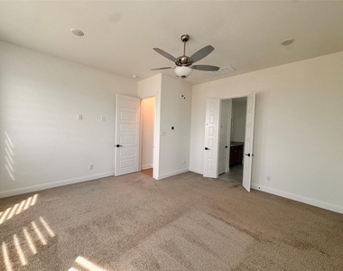 1013 Tullow Drive - Photo Thumbnail 15