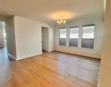 1013 Tullow Drive - Photo Thumbnail 5