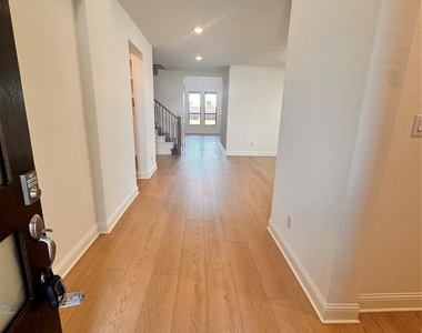 1013 Tullow Drive - Photo Thumbnail 2