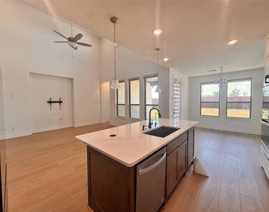 1013 Tullow Drive - Photo Thumbnail 23