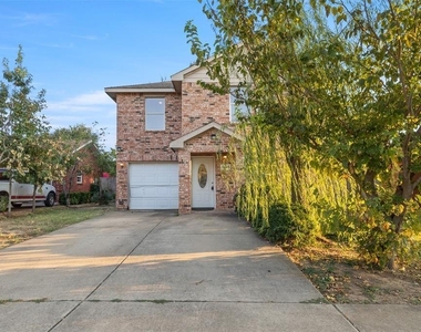 2444 Chinkapin Way - Photo Thumbnail 1