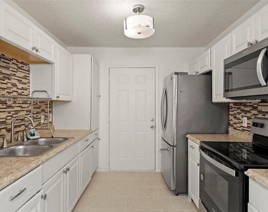 2444 Chinkapin Way - Photo Thumbnail 8
