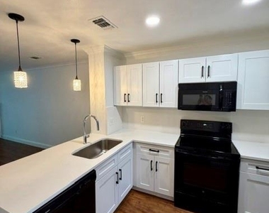 621 Carriagehouse Lane - Photo Thumbnail 1