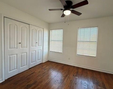621 Carriagehouse Lane - Photo Thumbnail 4