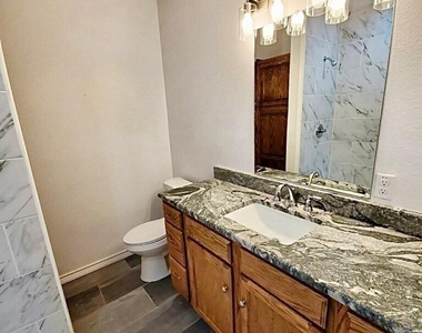 2204 Prairie Avenue - Photo Thumbnail 15