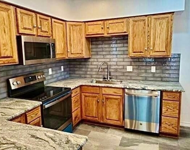 2204 Prairie Avenue - Photo Thumbnail 5