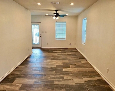 2204 Prairie Avenue - Photo Thumbnail 6