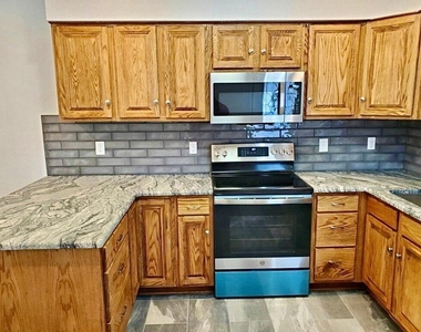 2204 Prairie Avenue - Photo Thumbnail 4