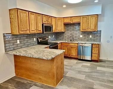 2204 Prairie Avenue - Photo Thumbnail 3