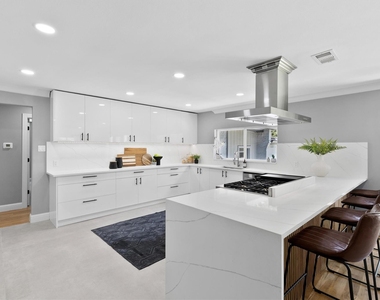 11752 Valleydale Drive - Photo Thumbnail 5