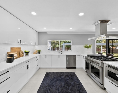 11752 Valleydale Drive - Photo Thumbnail 7