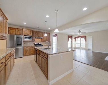 100 Liones Lane - Photo Thumbnail 5