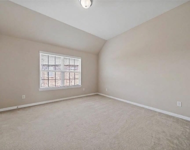 100 Liones Lane - Photo Thumbnail 16