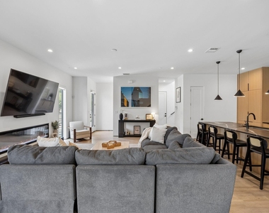 5548 Sears Street - Photo Thumbnail 8