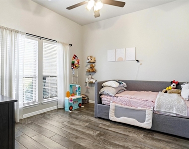 1027 Hope Court - Photo Thumbnail 9