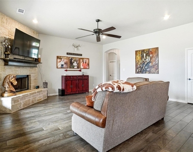 1027 Hope Court - Photo Thumbnail 2