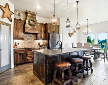 1027 Hope Court - Photo Thumbnail 5