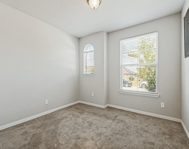 1267 Binfield Drive - Photo Thumbnail 16