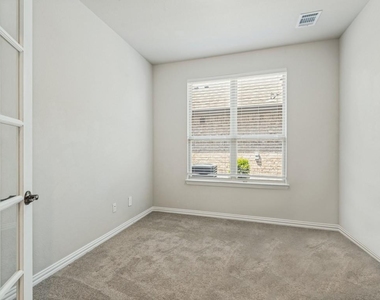 1267 Binfield Drive - Photo Thumbnail 2