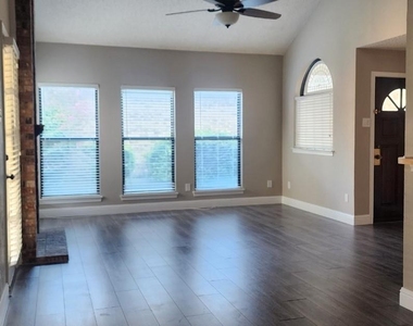 2107 Rose Cliff Lane - Photo Thumbnail 5