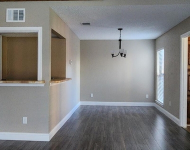 2107 Rose Cliff Lane - Photo Thumbnail 3