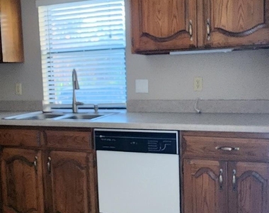 2107 Rose Cliff Lane - Photo Thumbnail 10
