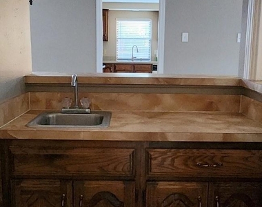 2107 Rose Cliff Lane - Photo Thumbnail 7
