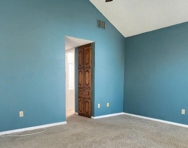 2107 Rose Cliff Lane - Photo Thumbnail 17