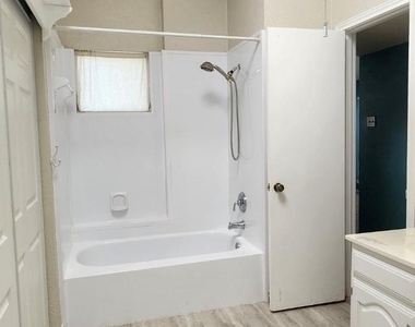 2107 Rose Cliff Lane - Photo Thumbnail 22