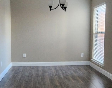 2107 Rose Cliff Lane - Photo Thumbnail 4