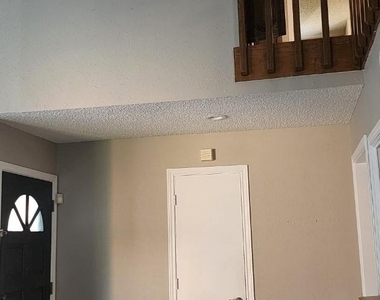 2107 Rose Cliff Lane - Photo Thumbnail 8