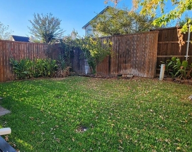 2107 Rose Cliff Lane - Photo Thumbnail 32