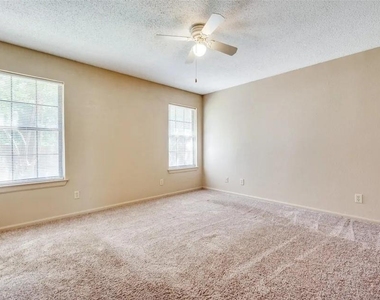 304 Mack Drive - Photo Thumbnail 3