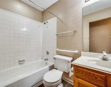 304 Mack Drive - Photo Thumbnail 5