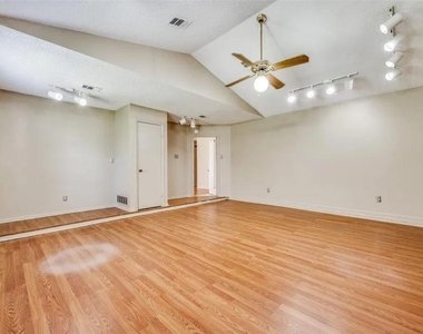 304 Mack Drive - Photo Thumbnail 6